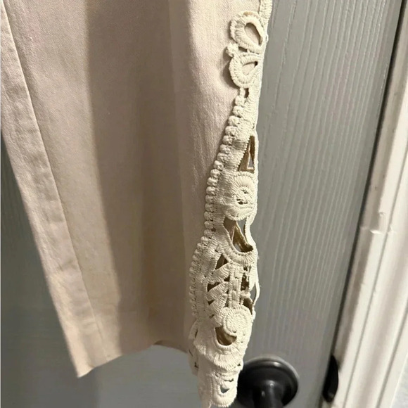 Jessica Riley pull on stretch capris with beautiful lace design on legs size Med - Picture 3 of 7